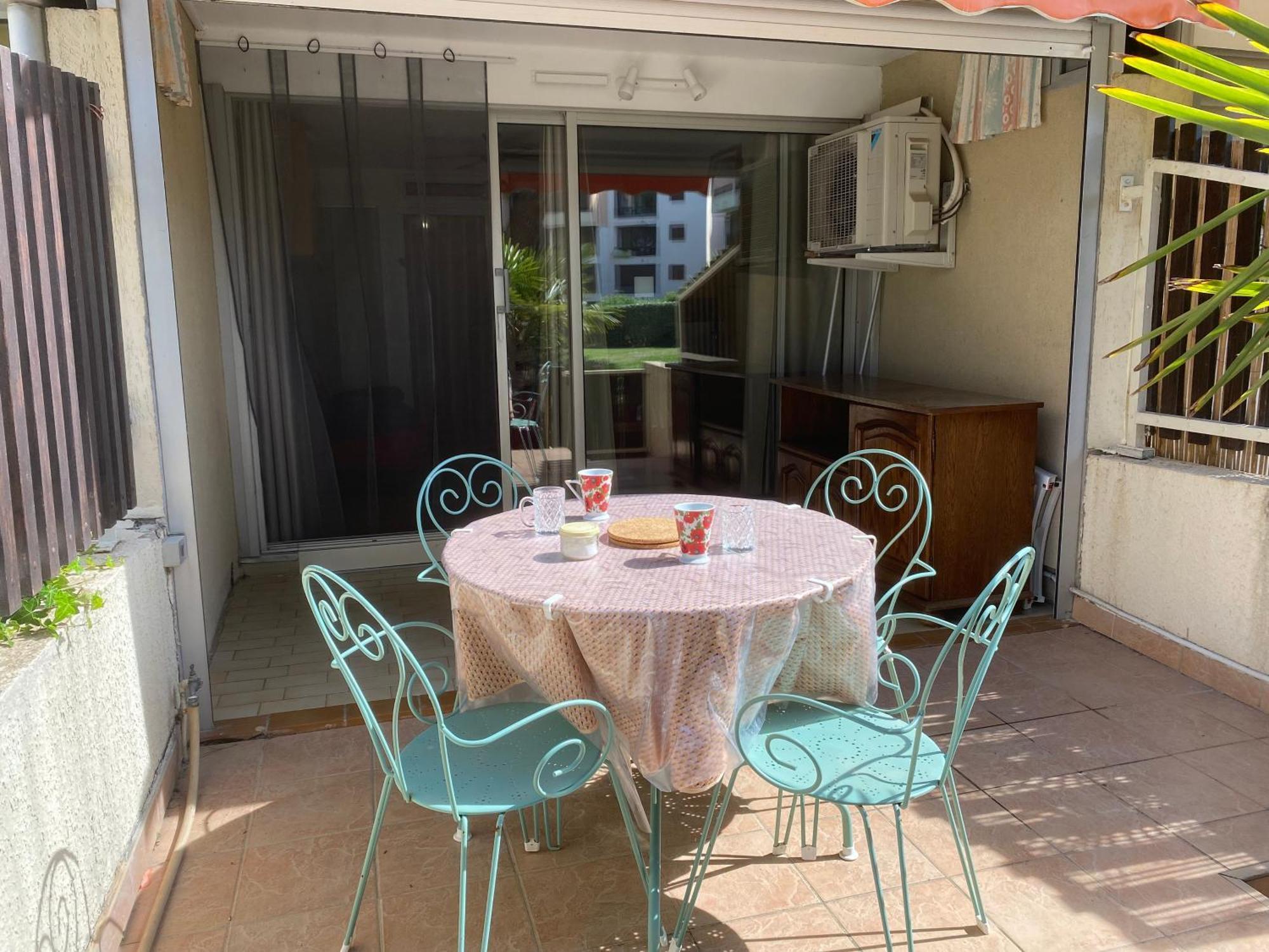 Sol-Y-Days Los Amigos: Garden-Level Studio with Terrace Near Beach Le Grau-du-Roi Exterior photo