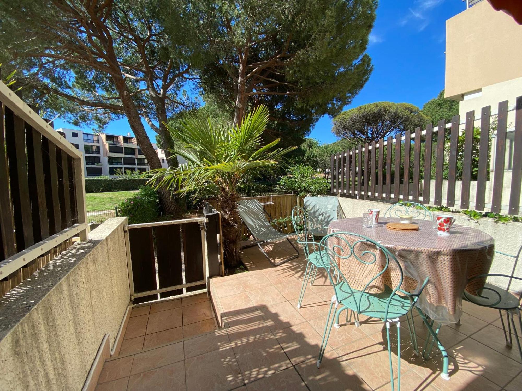 Sol-Y-Days Los Amigos: Garden-Level Studio with Terrace Near Beach Le Grau-du-Roi Exterior photo