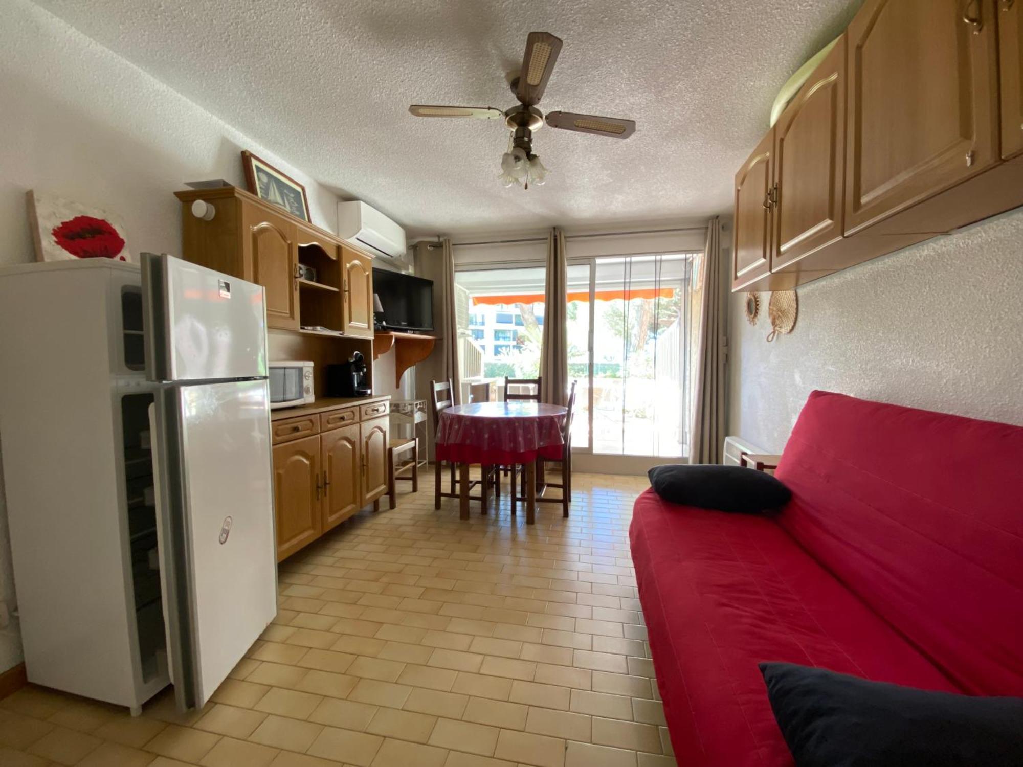 Sol-Y-Days Los Amigos: Garden-Level Studio with Terrace Near Beach Le Grau-du-Roi Exterior photo
